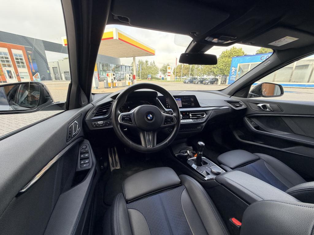 BMW 1 Serie 118i m-sport | carplay | parkeer sensoren | dab | cruise contro