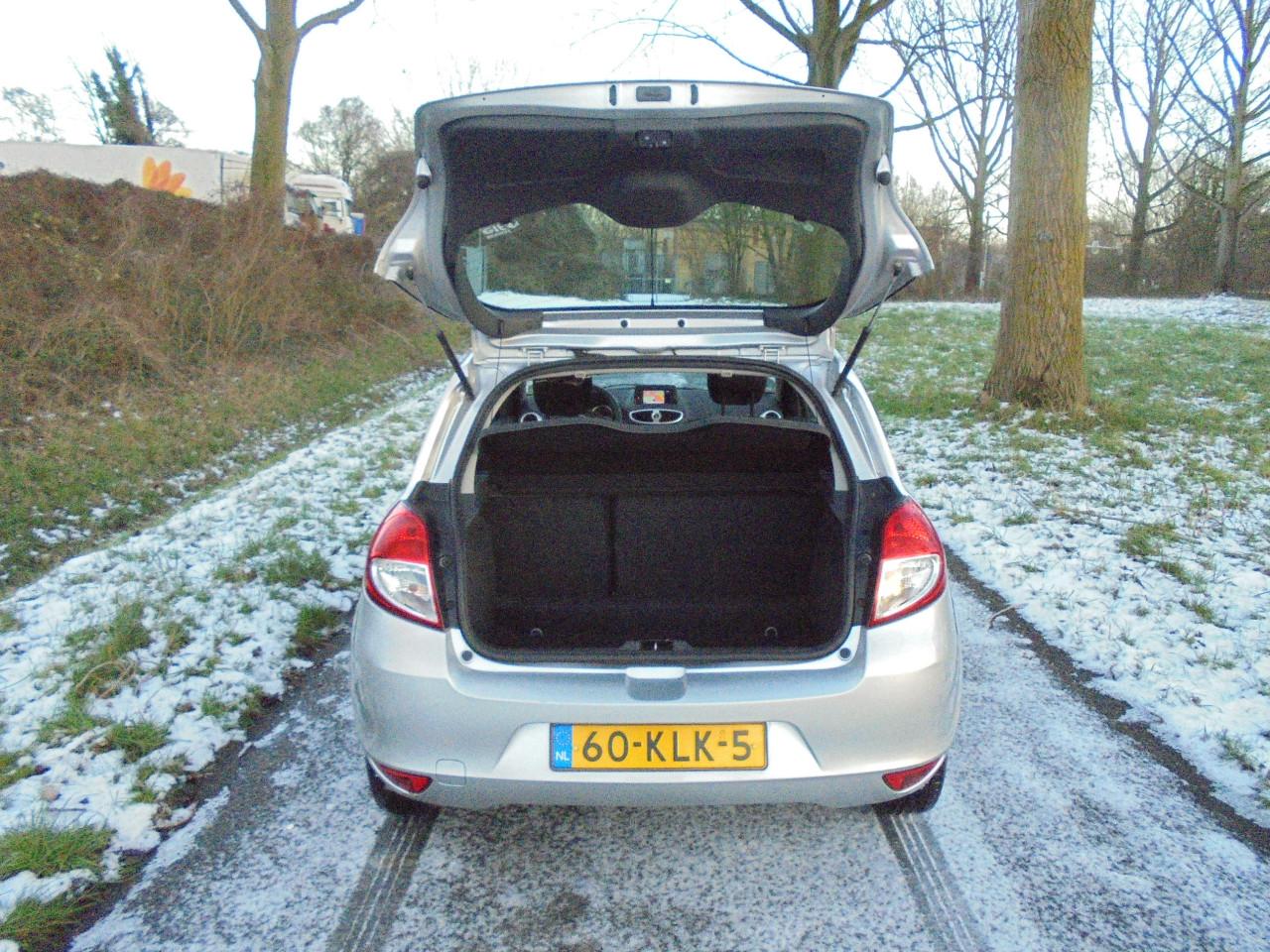 Clio bouwjaar 2010 met de zuinige 1.2 in nette staat diverse Extra's