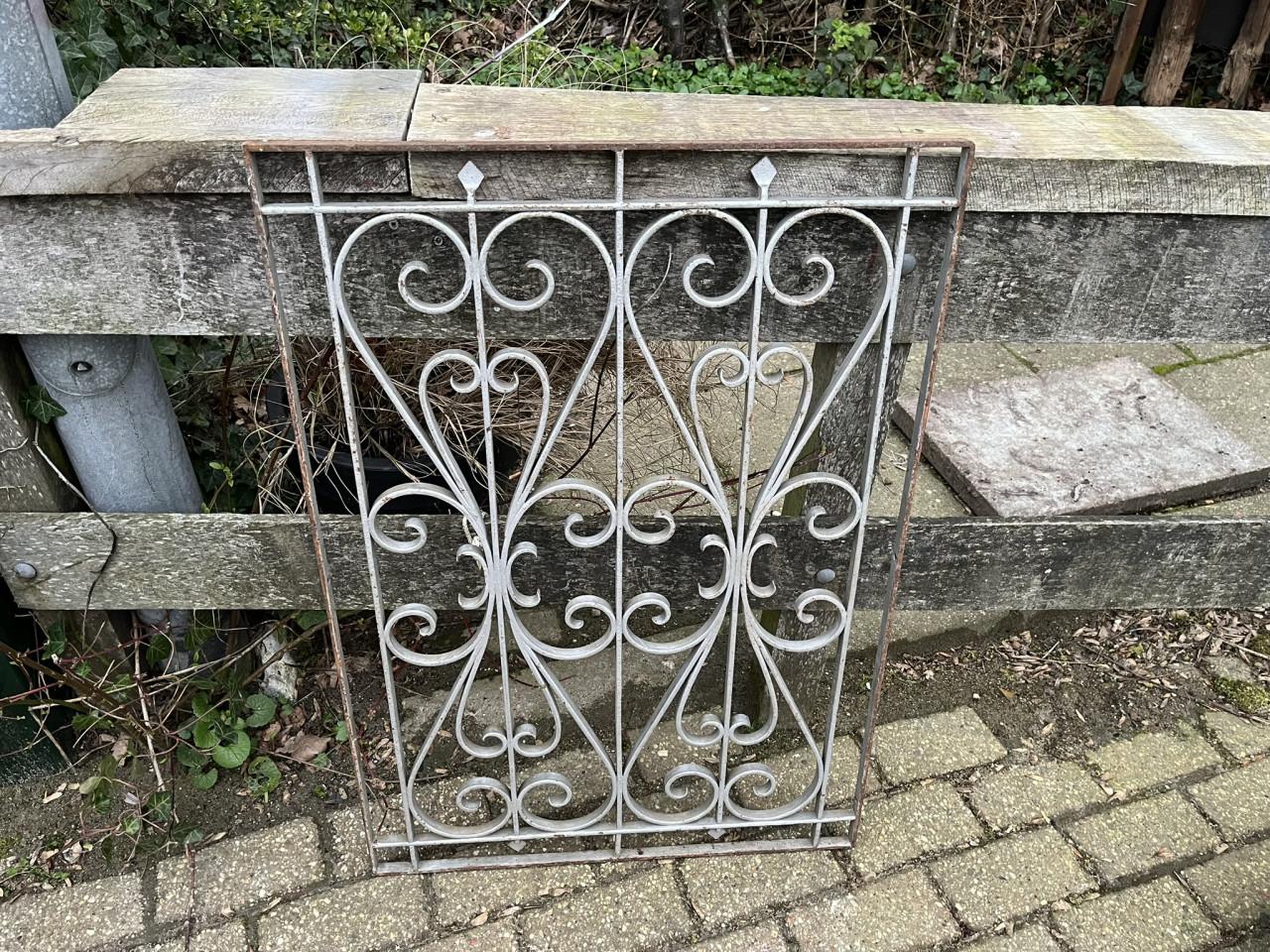 Ornamenten, Raamframe Sierwerk metaal