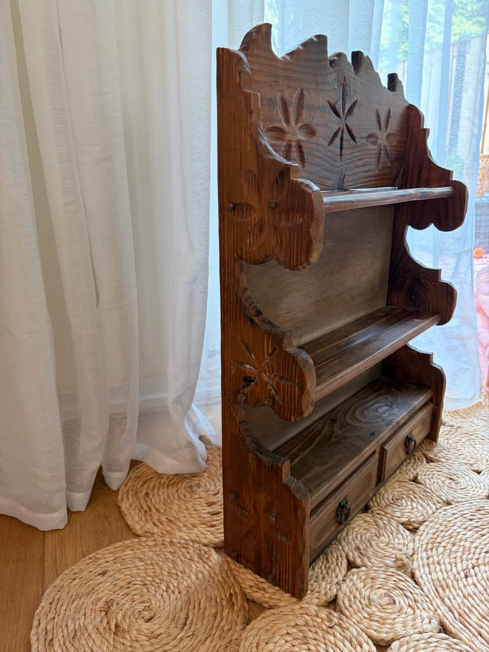 Vintage houten wandkast | houtsnijwerk