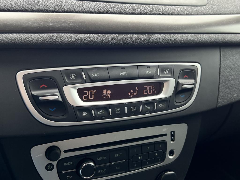 Renault Megane 1.2 tce limited | nav | trekhaak | climate control | radio |