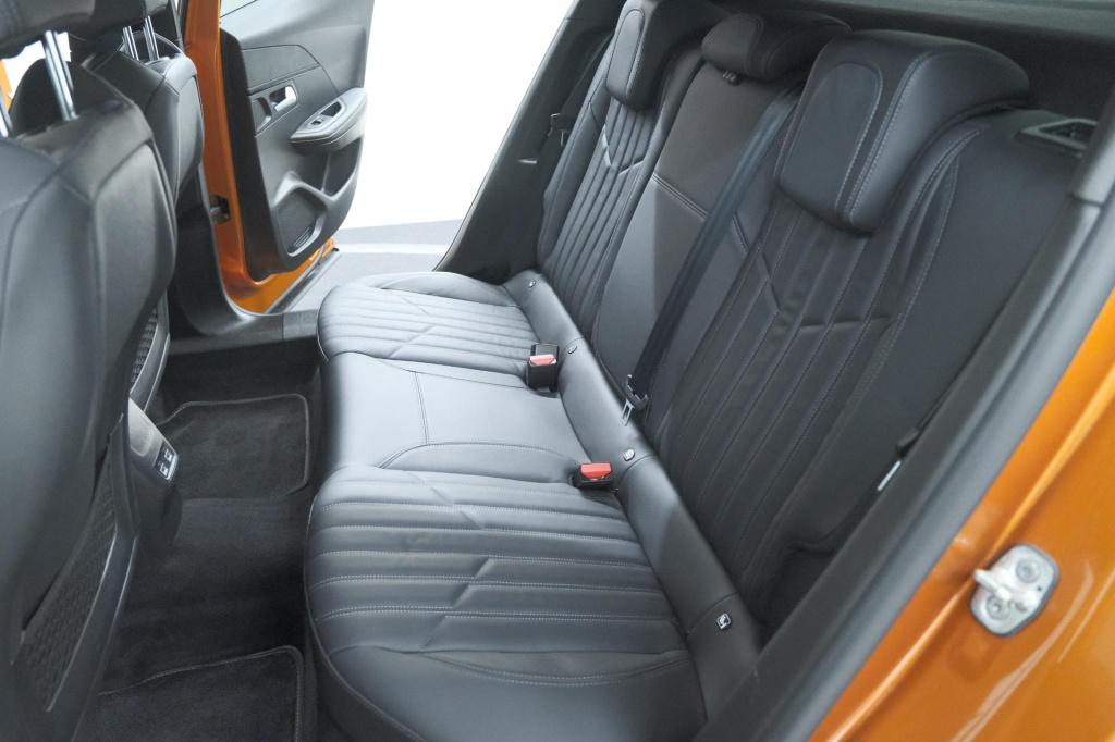 Peugeot 2008 puretech 130 gt pack | leer-pakket | camera | dodehoekdetectie