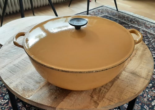 Geëmailleerde gietijzeren wokpan merk Le creuset