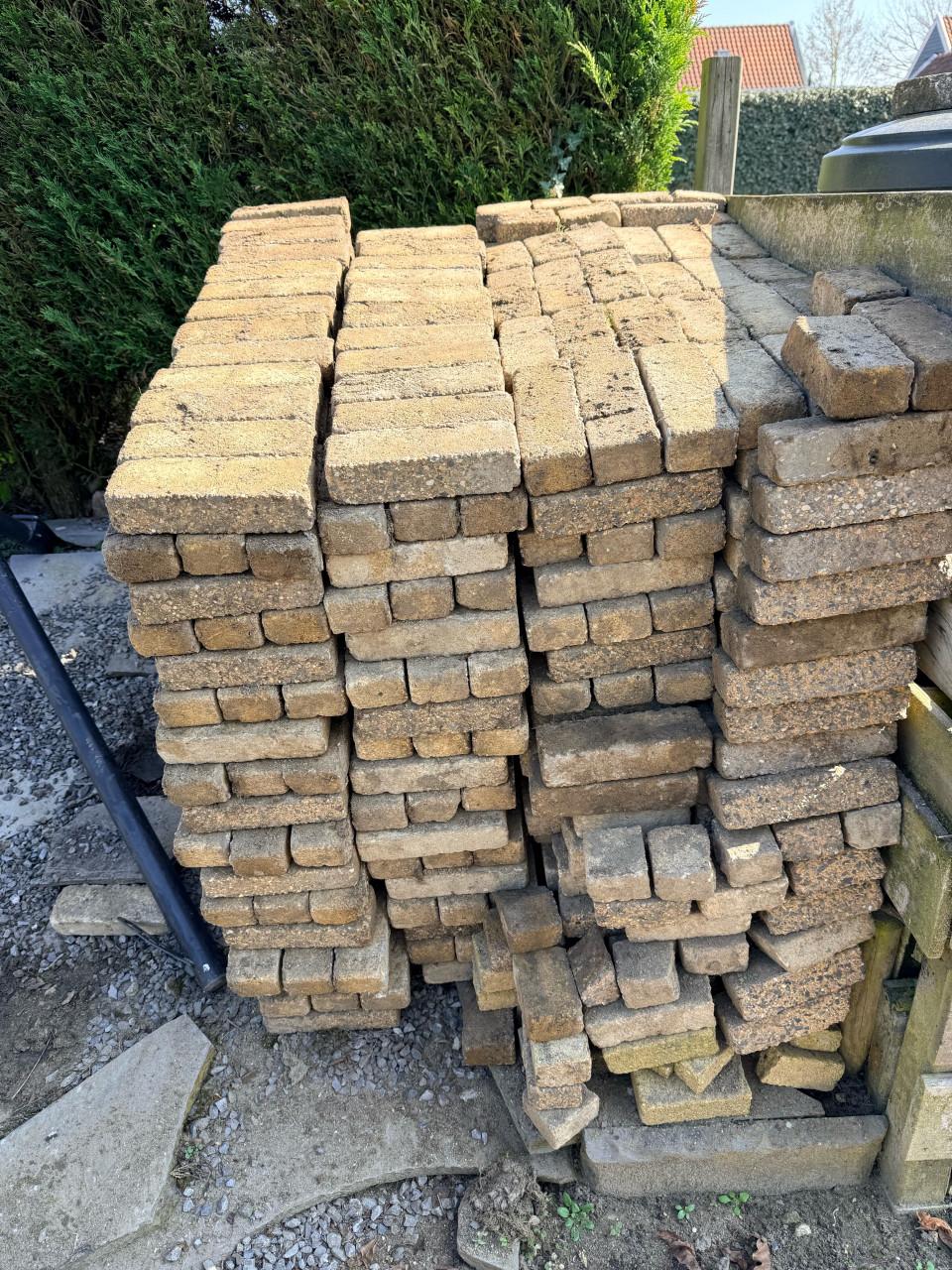 Stenen (sierstenen voor bijv. een padje of terras)