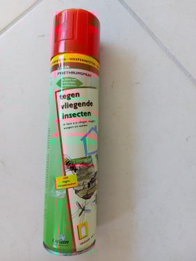 Spray tegen vliegende insecten