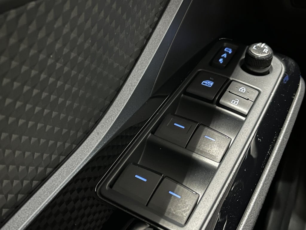 Toyota C-hr 1.8 hybrid dynamic | navi | pdc | camera |