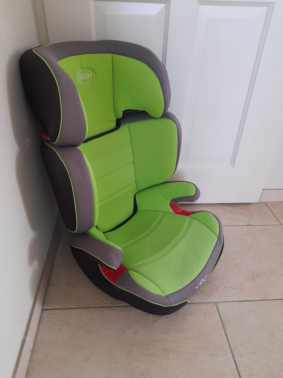 Autostoel ( 9 / 18 kg ) in goede schone staat )