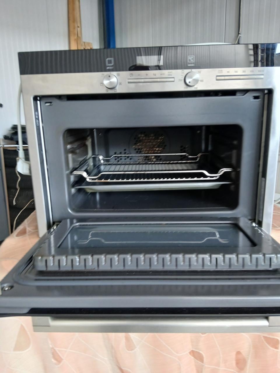 Landelijke keuken creme in modules combi oven,inductie kookpl,stoomoven e.d