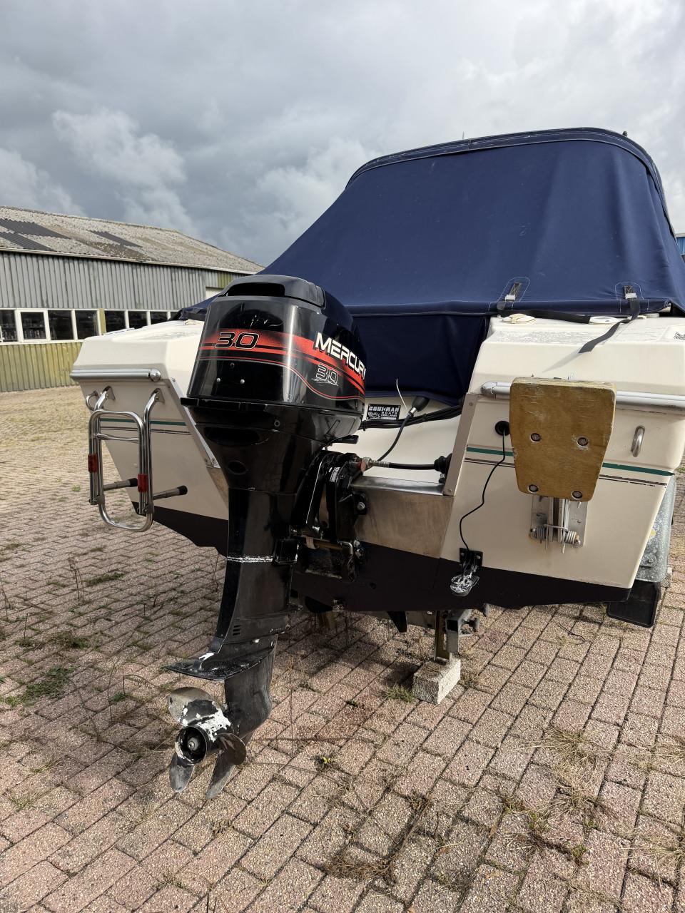 Te koop: Beekman 490 kajuitboot met Mercury 30 PK buitenboordmotor!
