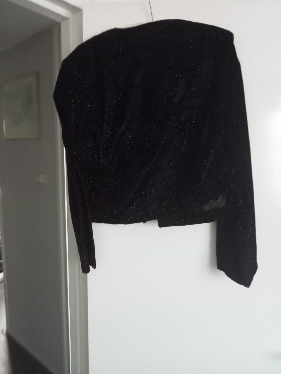 2 verschillende feestjasjes