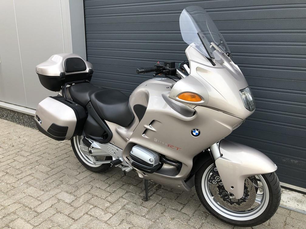In nieuwstaat zijnde BMW R1100RT uit 2001 met slechts 59dkm, €1995,-