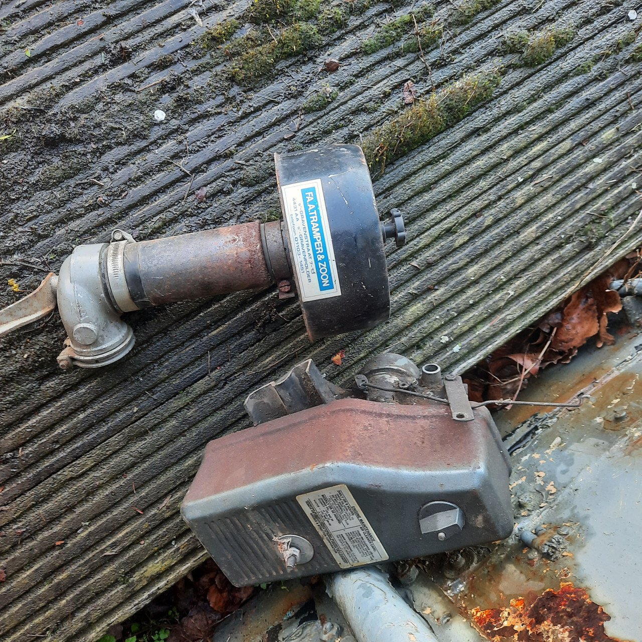 Zwaailichtbalk, trekhaken, gasfles kantelbaar neuswiel enz