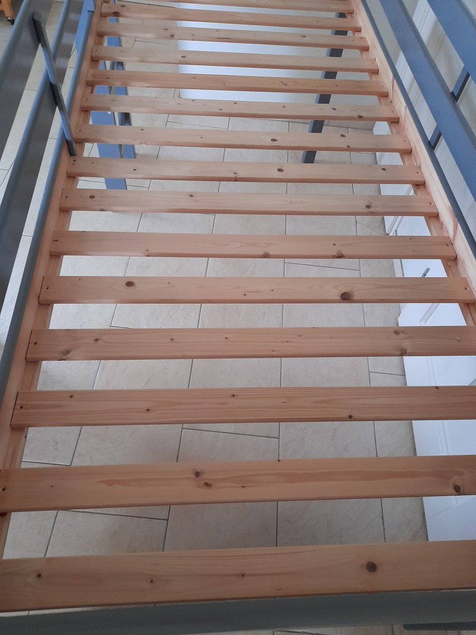 Hoogslaper 90 x 200 (in goede nette staat )