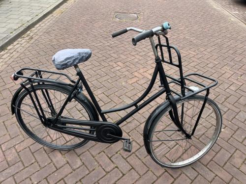 05 Zwartkleurige damesfiets “ Blacky 05 ”.