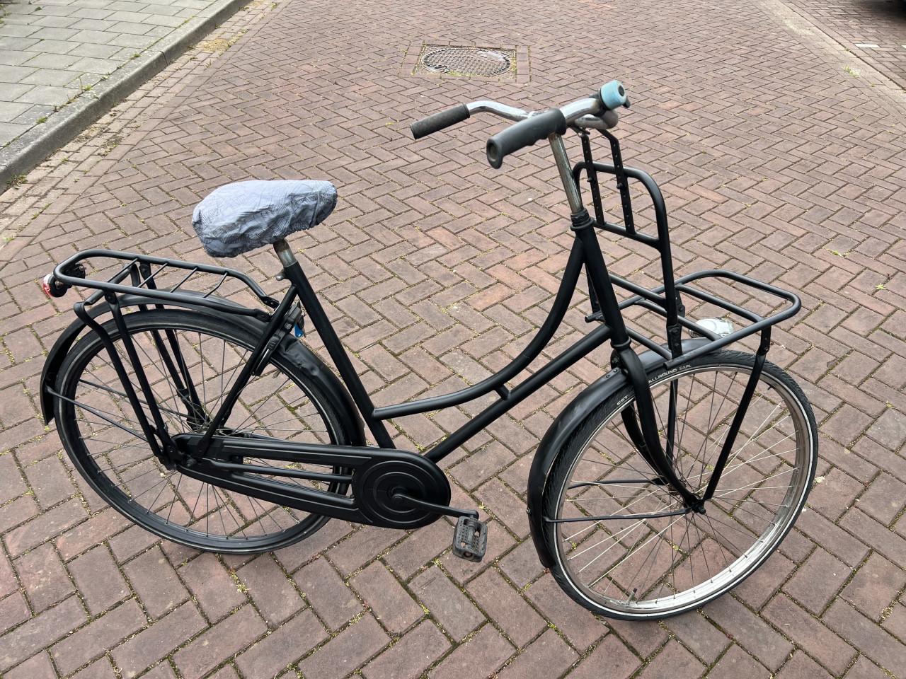 05 Zwartkleurige damesfiets “ Blacky 05 ”.
