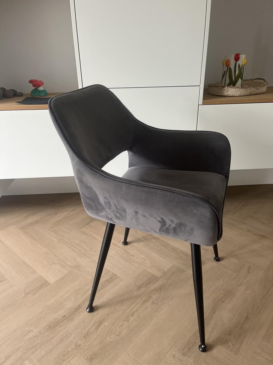 4 donkergrijze eetkamerstoelen