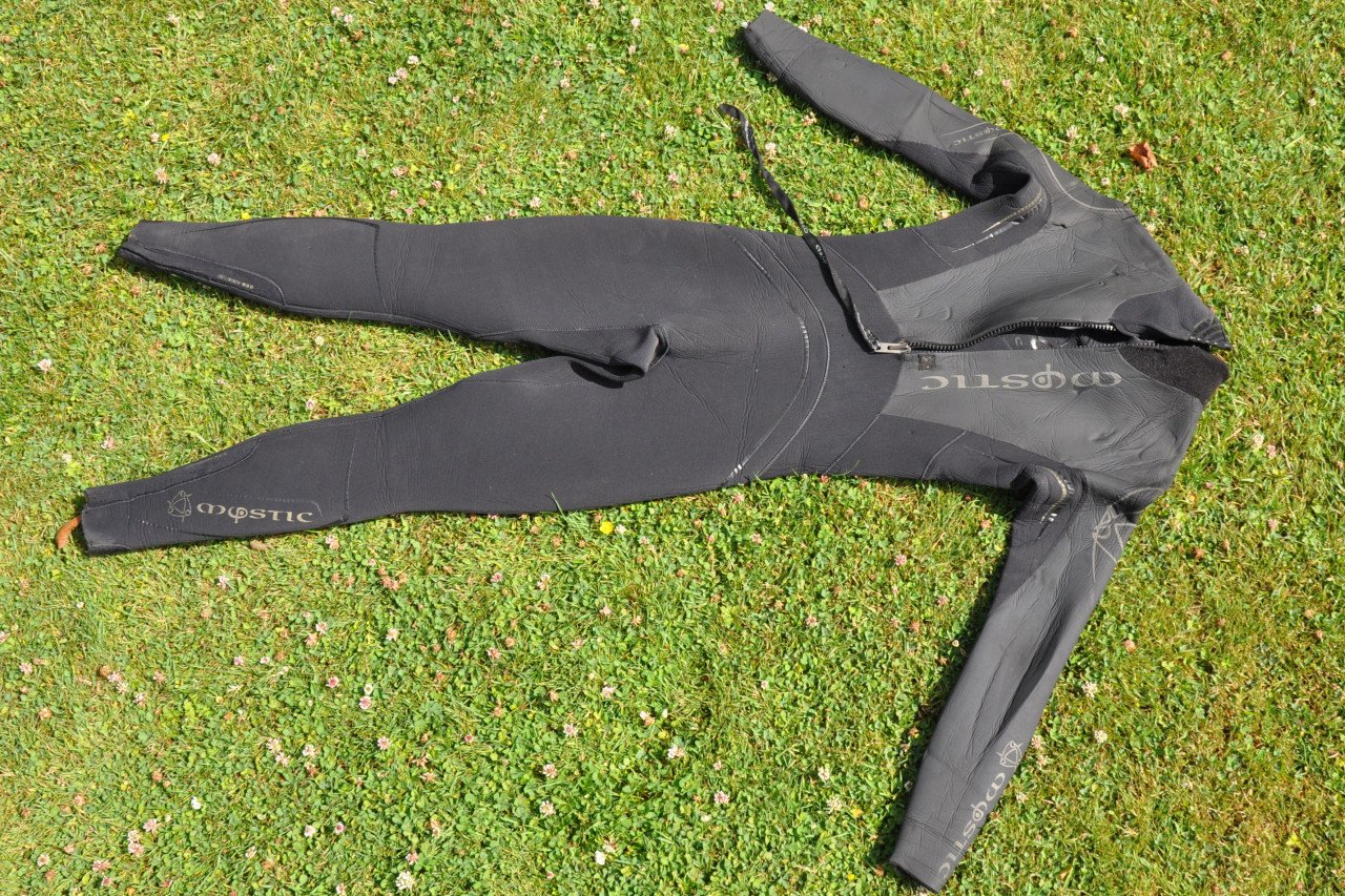 2x Wetsuit (maat M en S)
