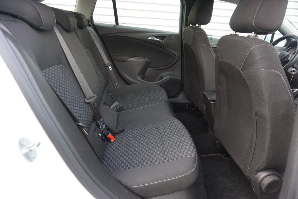 Opel Astra sports tourer 1.6 cdti online edition airco / cruise / navi / el