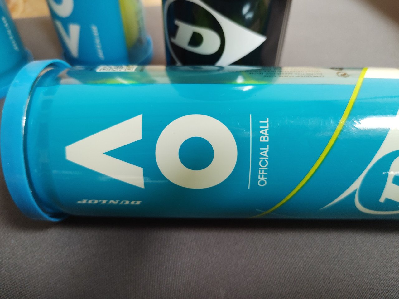 16 tennisballen. merk: Dunlop. Nieuw! Nog in de kokers