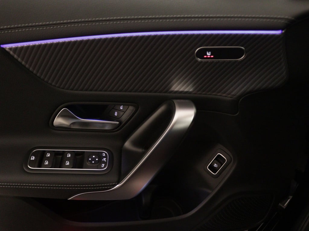 Mercedes-Benz Cla shooting brake 180 star edition luxury line | trekhaak | 