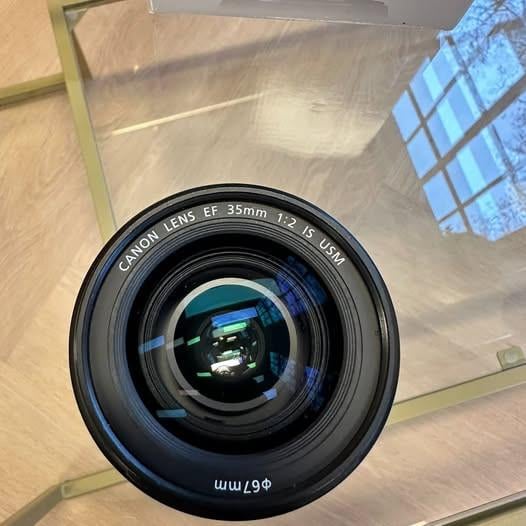 Canon EF 35 mm 2.0 lens