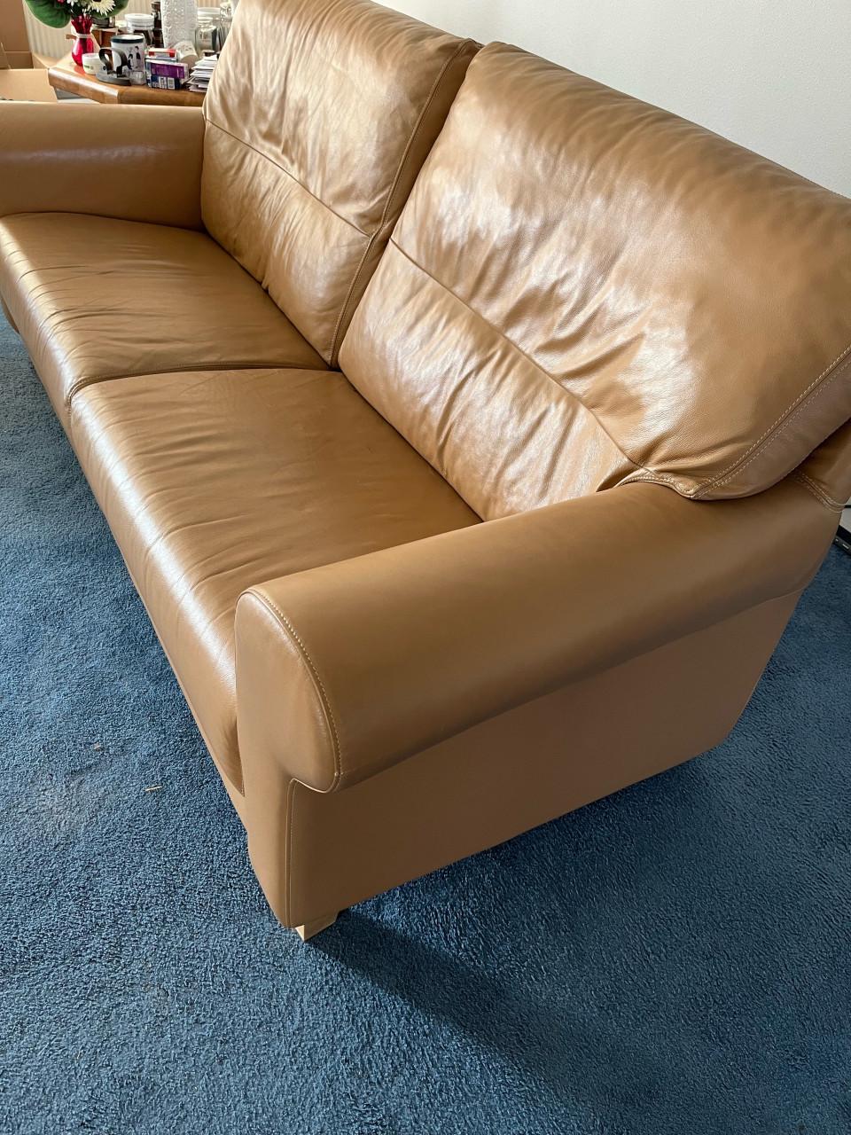 Lederen 3 peroons bankstel in zeer goede staat