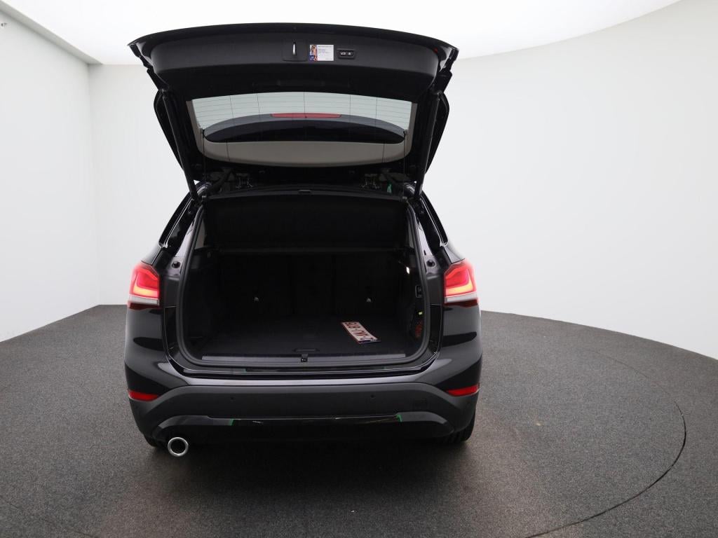 BMW X1 sdrive18i high executive | apple carplay / android auto | stoel- stu