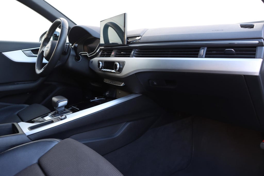 Audi A4 limousine 35 tfsi s edition 150pk s-tronic