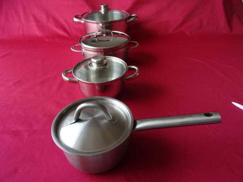 Kookpannen 24 cm, 19 cm, 15 cm, 15 cm.