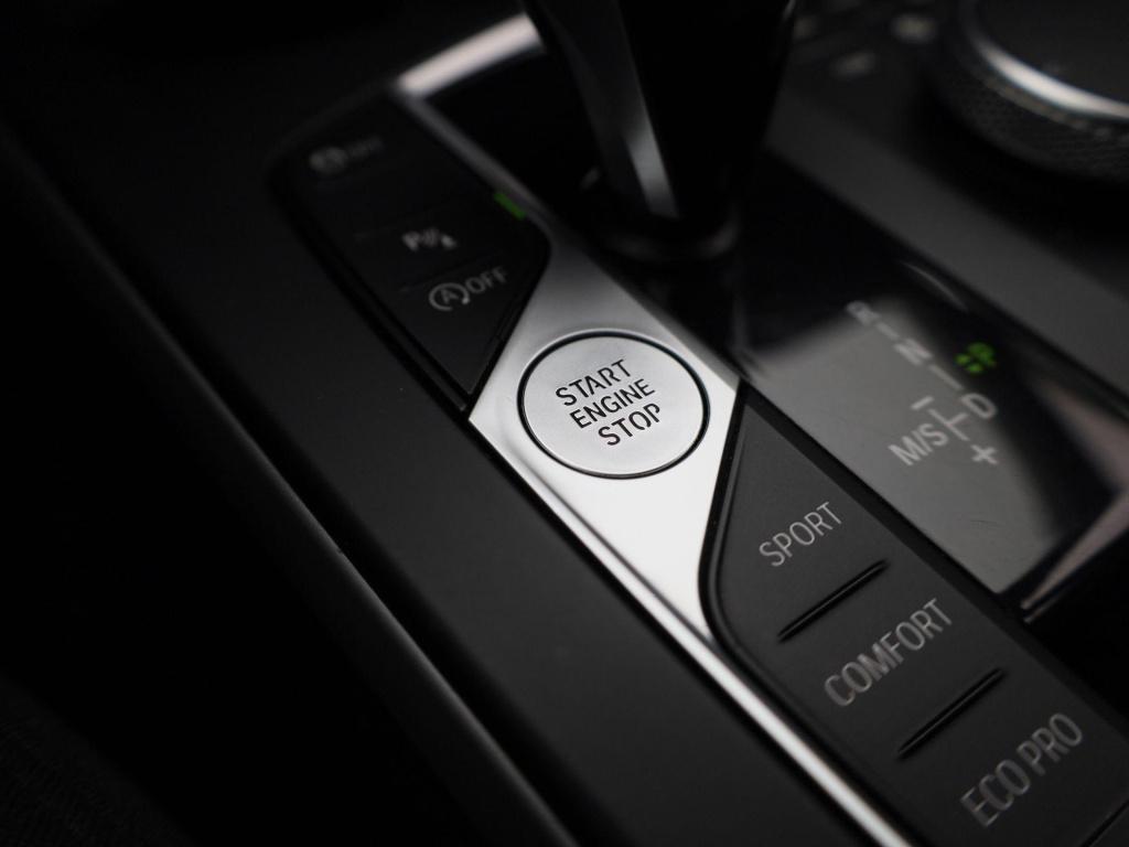 BMW 1 Serie 116i executive | automaat | parkeer sensoren | navigatie | virt