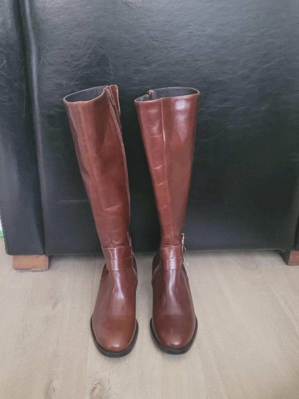 Nieuwe chique lederen laarzen  maat 37