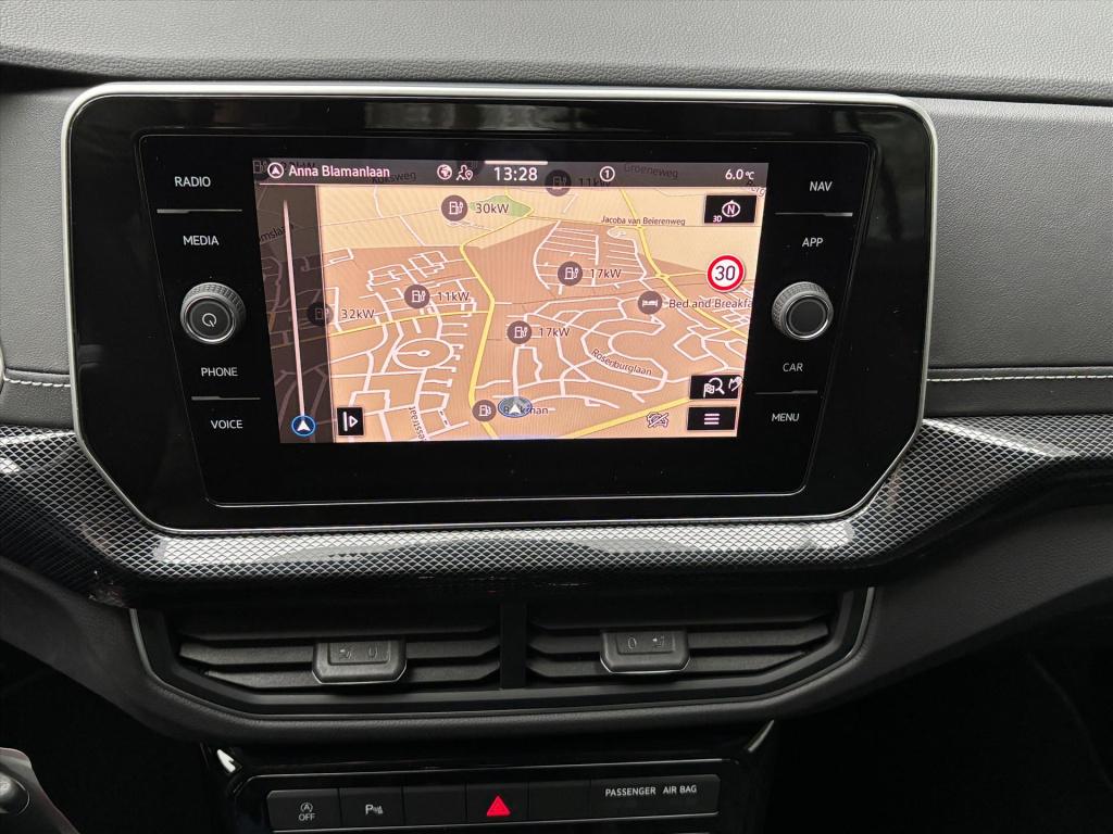 Volkswagen T-cross 1.5 tsi 150pk dsg-7 r-line| trekhaak|navi| led strip| ri