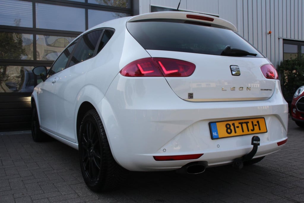 Seat Leon 1.2 tsi copa - leder - schuifkantel - trekhaak - xenon - pdc - na
