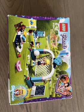 LEGO Friends Stephanie's Voetbaltraining - 41330