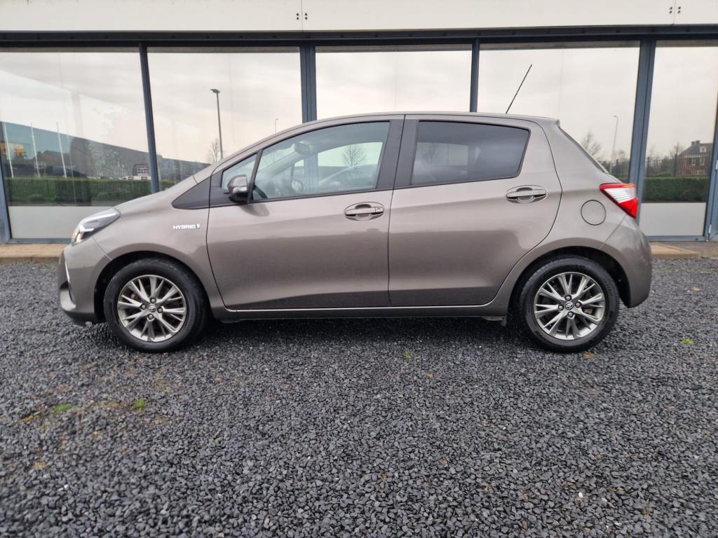 Toyota Yaris 1.5 hybrid dynamic | automaat | navi| rijstrookwaarschuwing | 