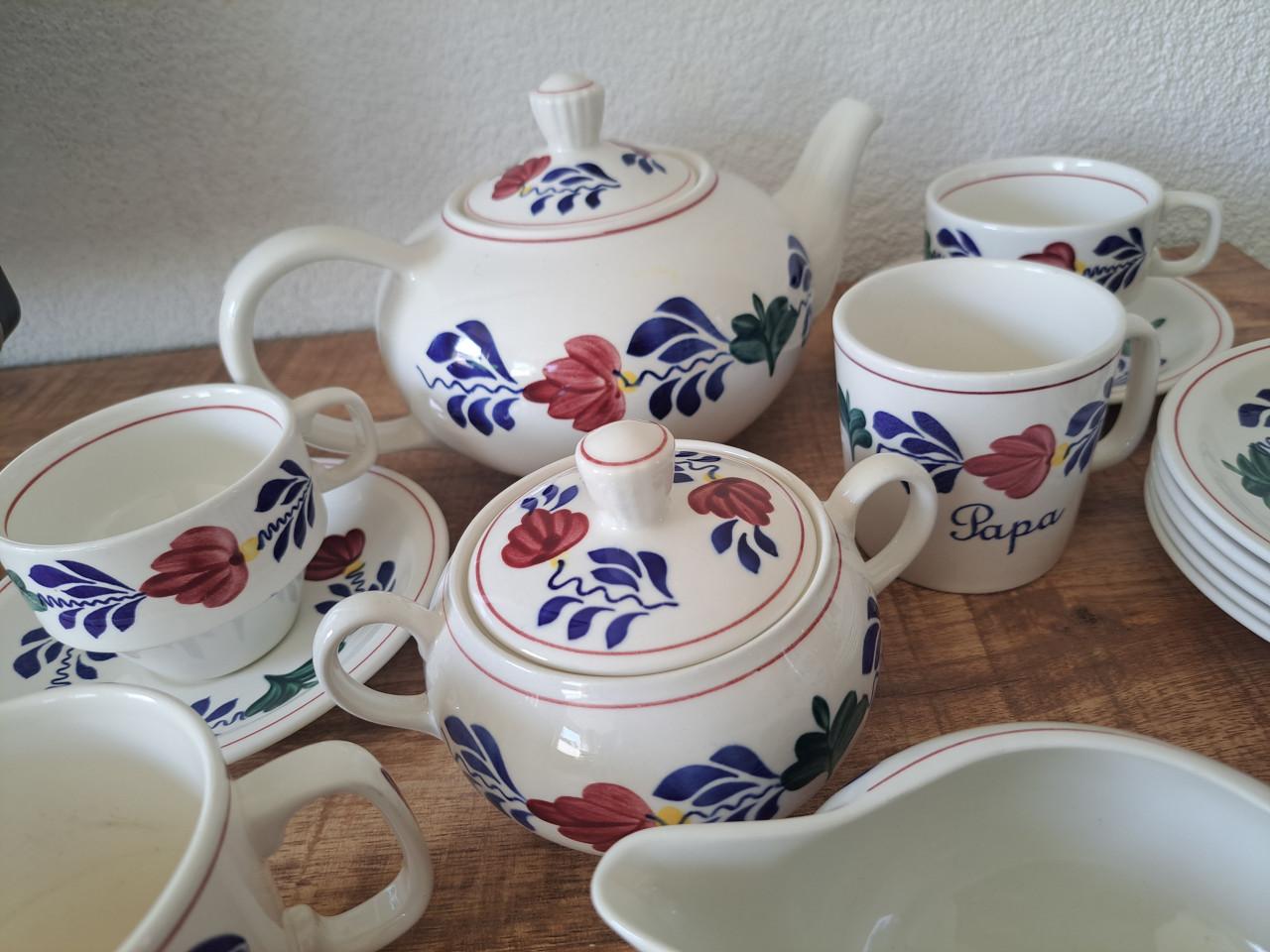 Boerenbond ( thee) set ziet  er nog heel netjes uit