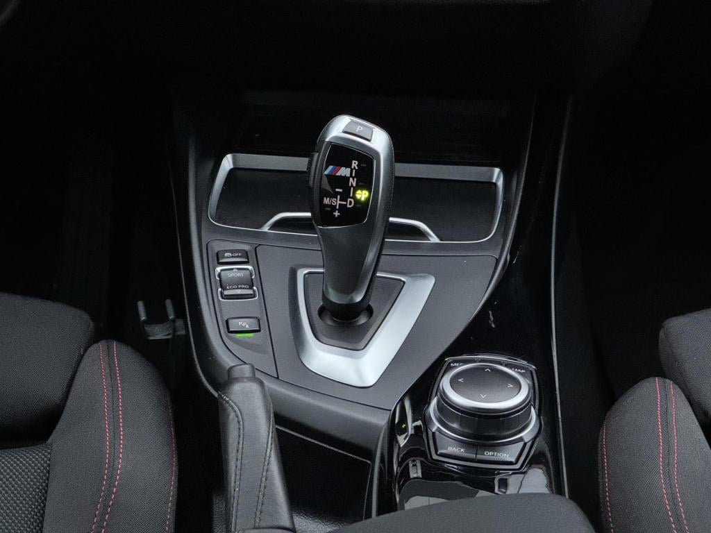 BMW 1 Serie 118i corporate lease executive sport-line nl-auto incl. trekhaa