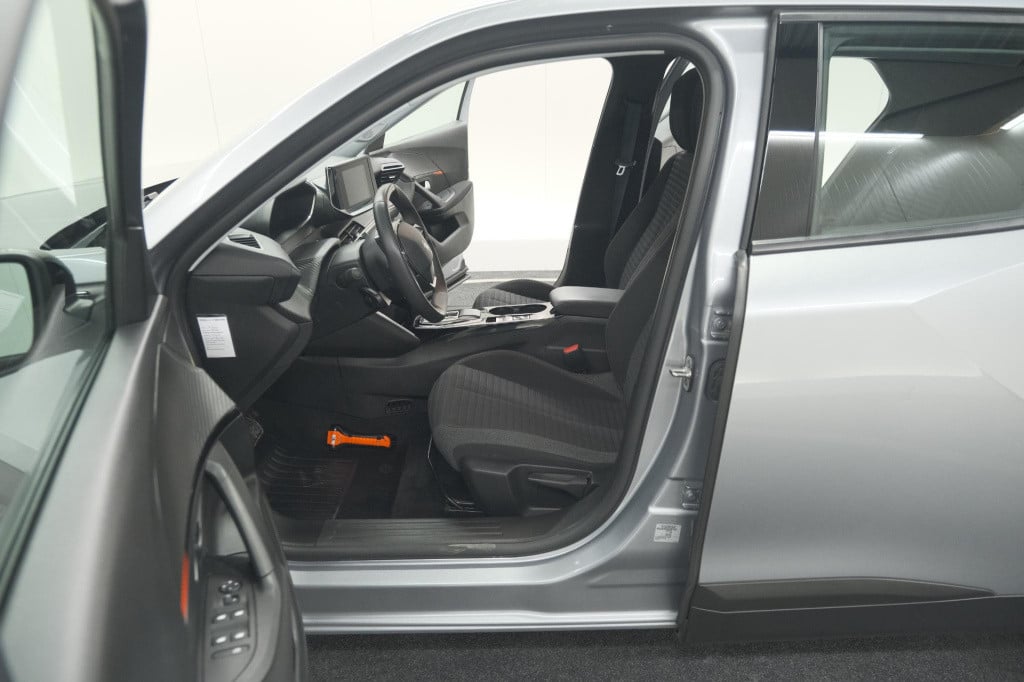 Peugeot E-2008 ev active 50 kwh | camera | navigatie | climate control | ap