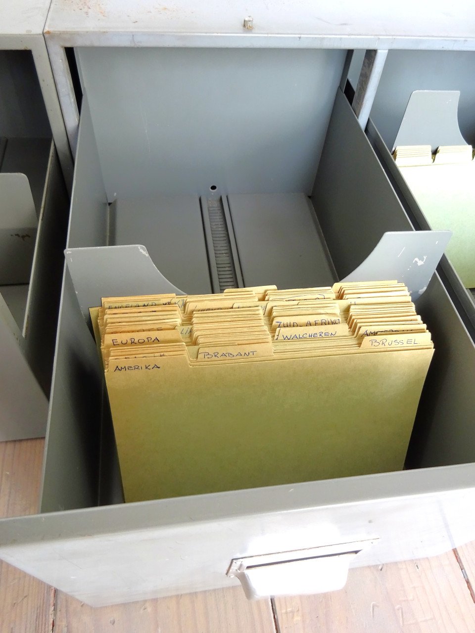Metalen kantoor archieflades kaartenbakken vintage