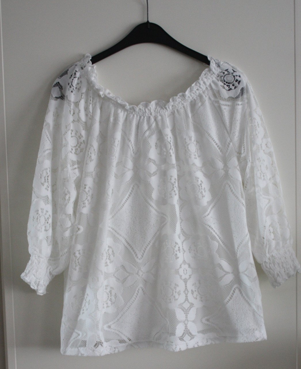 Wit shirt bewerkt patroon maat 40-42