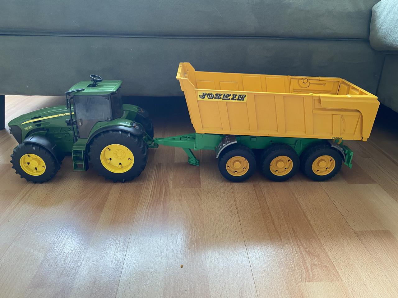 Bruder tractor met kiep trailer