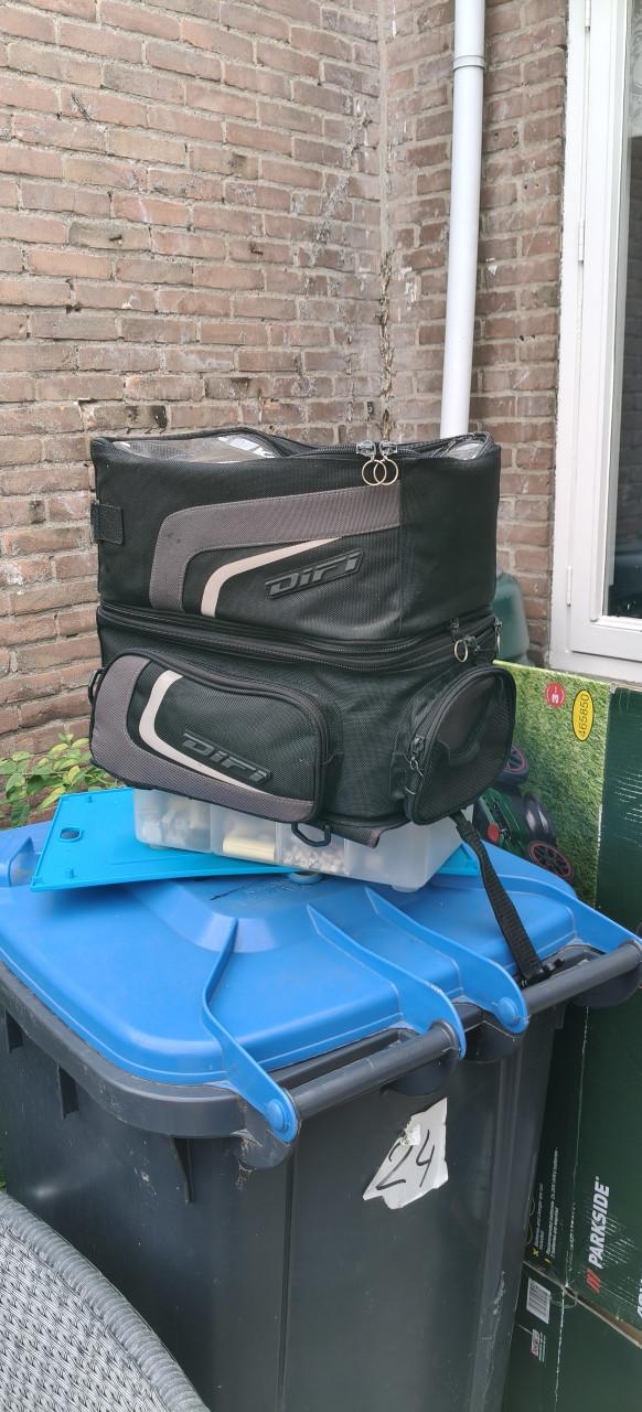 Dubbele Difi magneet tanktas