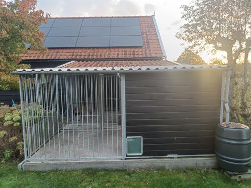 Hondenkennel compleet met nachthok