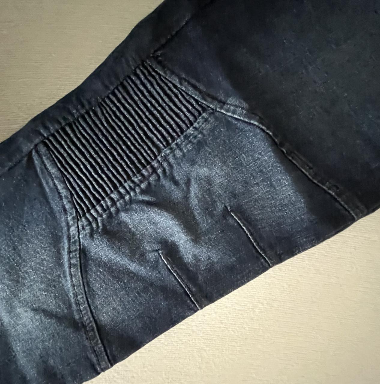Spijkerbroeken zwart en blauw