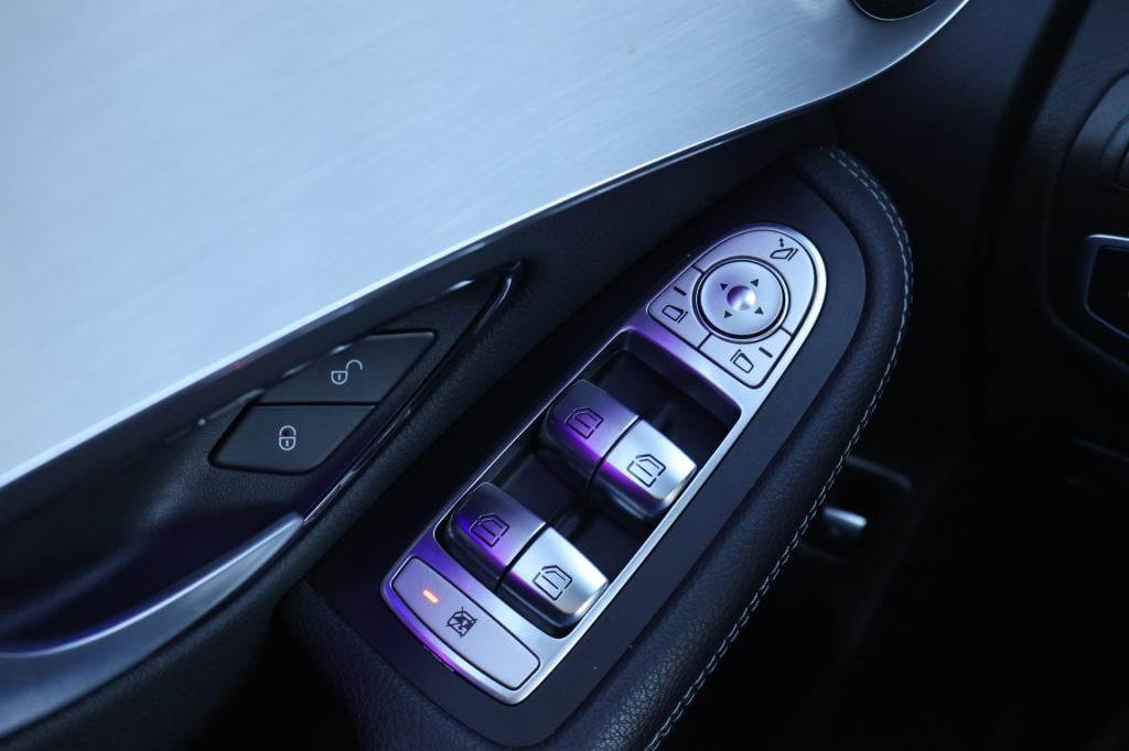 Mercedes-Benz Glc 200 premium i panoramadak i trekhaak i 360 camera i sfeer