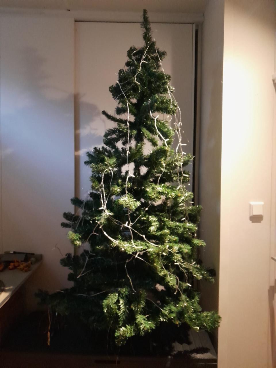 Kunst kerstboom met verlichting