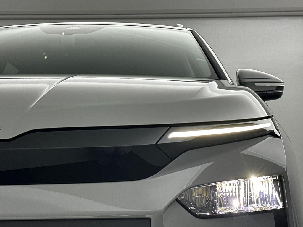 Skoda Elroq business edition tour elektromotor 210 kw / 286 pk