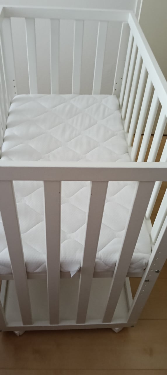 Verstelbaar Babybedje met matrasje 90x50