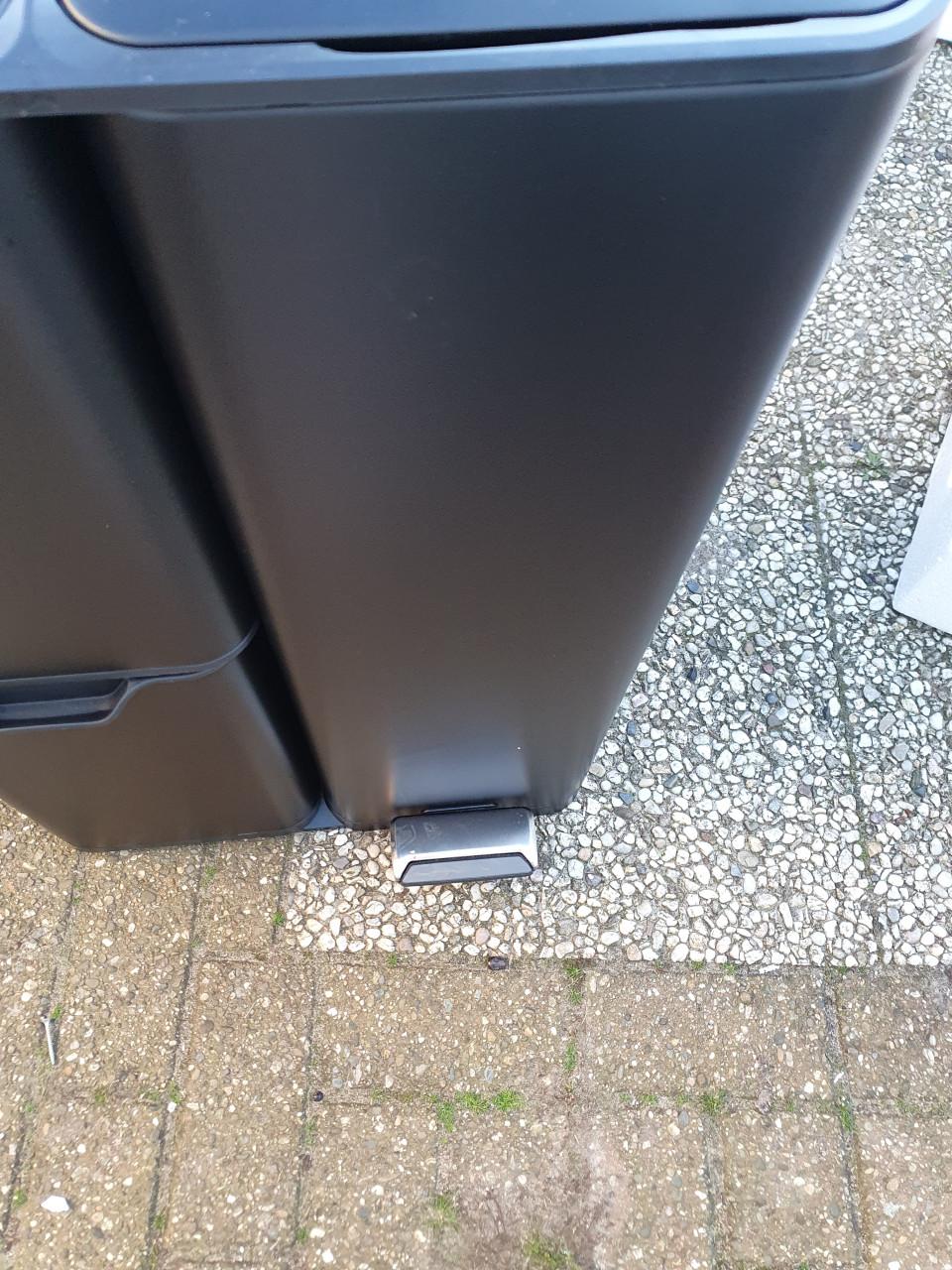 Bayt prullenbak 60 L zwart | bijna nieuw, kleine beschadiging