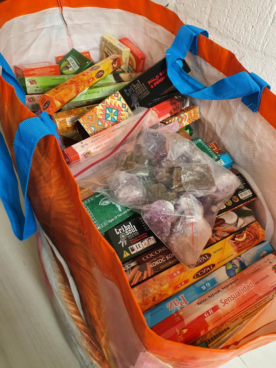 Plm. 400 pakjes diverse wierook